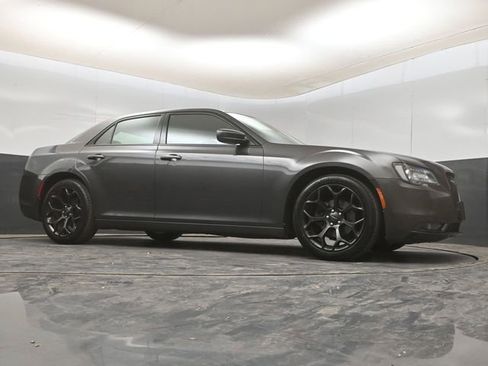 Used 2019 Chrysler 300 S image 9