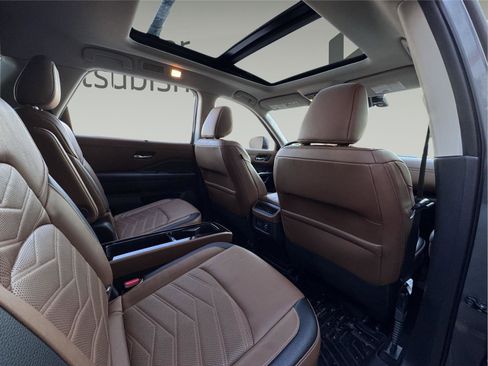 Used 2024 Nissan Pathfinder Platinum w/ Lighting Package (N93) image 23