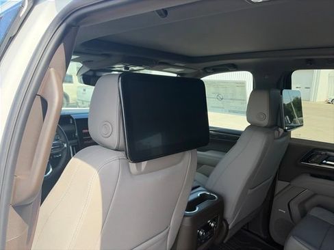 New 2026 GMC Yukon XL Elevation w/ Elevation Premium Package AWD/4WD image 13