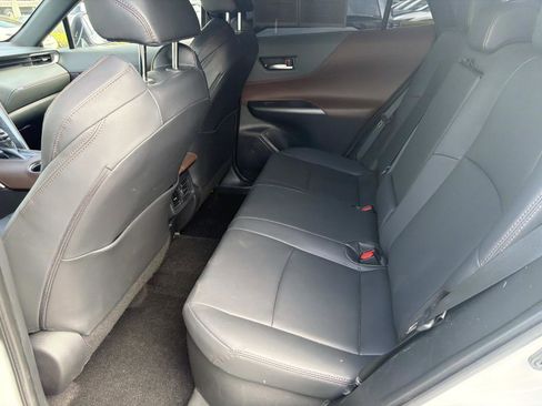 Used 2023 Toyota Venza XLE AWD/4WD image 12