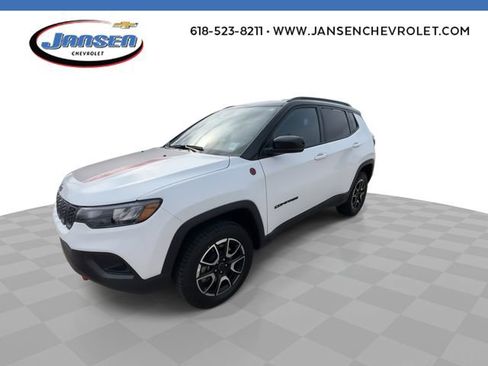 Used 2025 Jeep Compass Trailhawk AWD/4WD image 4