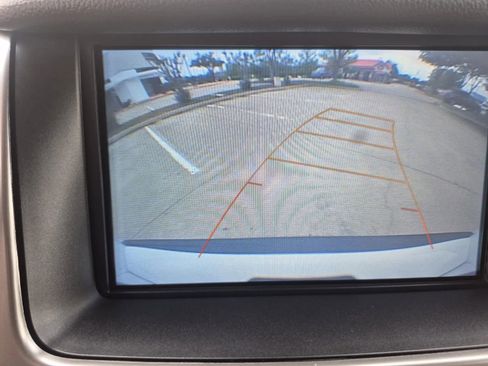 Used 2018 Chevrolet Suburban LT image 32