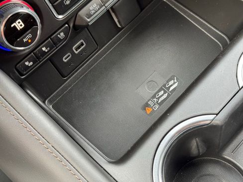 Used 2024 Chevrolet Tahoe High Country w/ Advanced Technology Package image 34