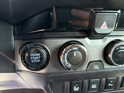 Used 2017 Toyota Tacoma TRD Off-Road w/ Premium & Technology Package image 22