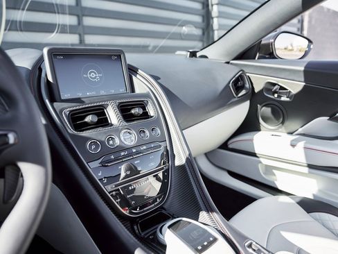 Used 2023 Aston Martin DBS Volante image 65