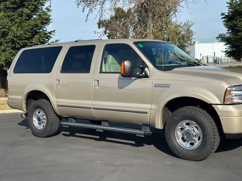 Used 2005 Ford Excursion Limited image 11