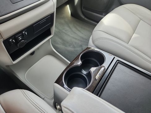 Used 2020 Toyota Sienna XLE w/ XLE Navigation Package image 23