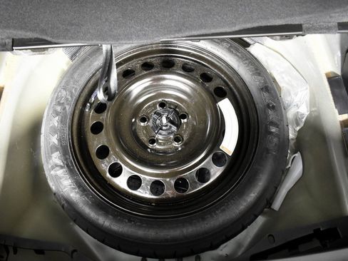 Used 2020 Ford Explorer XLT w/ Equipment Group 202A image 29