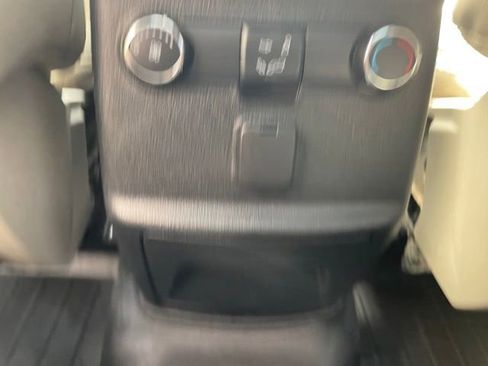 Certified 2018 Ford Explorer XLT w/ Equipment Group 202A AWD/4WD image 29