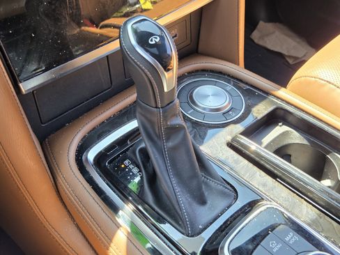 Used 2024 INFINITI QX80 Sensory image 18