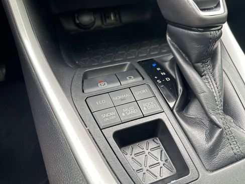 Used 2019 Toyota RAV4 XLE Premium AWD/4WD image 29