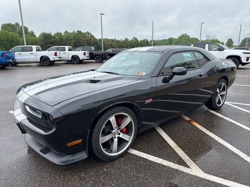 Used 2014 Dodge Challenger SRT8 w/ Harman/Kardon Audio Group RWD image 4