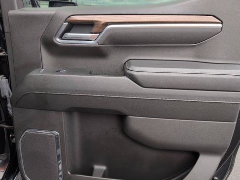 Used 2025 Chevrolet Silverado 1500 LT Trail Boss w/ LT Trail Boss Premium Package AWD/4WD image 38