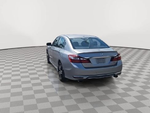 Used 2016 Honda Accord Touring image 7