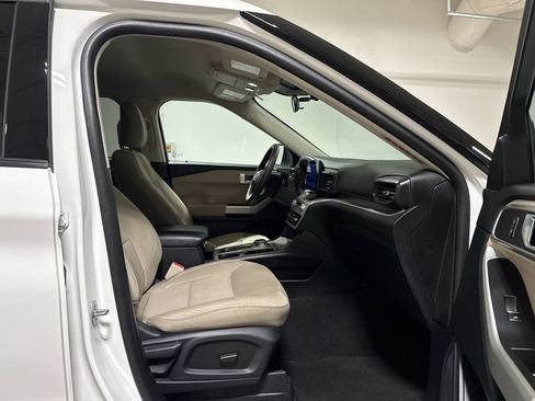Used 2023 Ford Explorer XLT AWD/4WD image 21