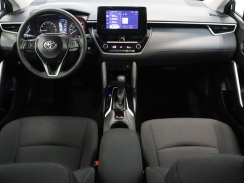 Used 2025 Toyota Corolla Cross LE image 28
