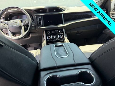 Used 2024 GMC Yukon XL Denali w/ Denali Reserve Package AWD/4WD image 5