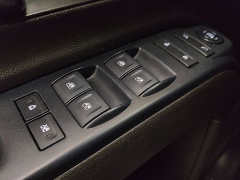 Used 2018 Chevrolet Silverado 1500 Custom w/ Custom Value Package image 27