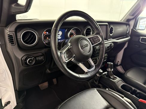 Used 2021 Jeep Wrangler Unlimited Sahara AWD/4WD image 4