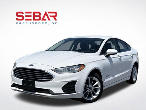 Used 2019 Ford Fusion SE image 1