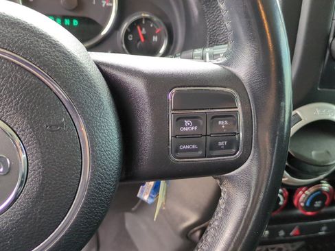 Used 2018 Jeep Wrangler Unlimited Sahara image 18