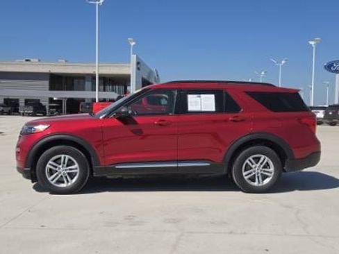 Used 2022 Ford Explorer XLT w/ Equipment Group 202A image 2