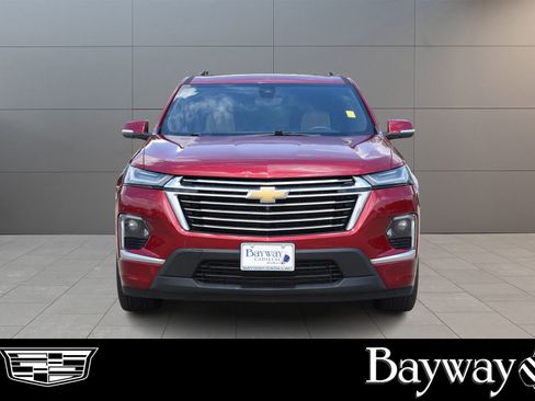 Used 2023 Chevrolet Traverse Premier FWD image 2