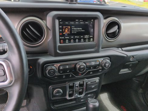 Used 2020 Jeep Gladiator Sport w/ Quick Order Package 24S AWD/4WD image 13
