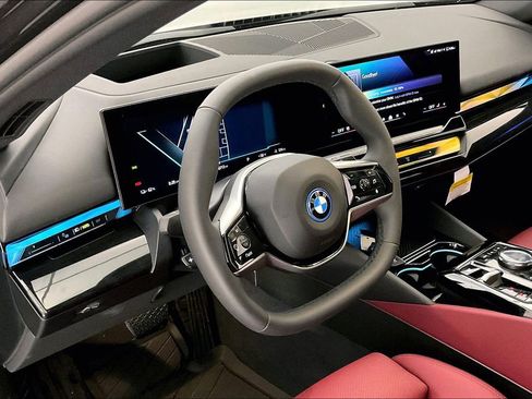 Used 2025 BMW i5 xDrive40 w/ Premium Package image 21