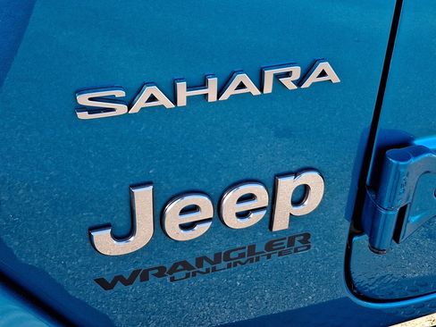 Used 2020 Jeep Wrangler Unlimited Sahara AWD/4WD image 29