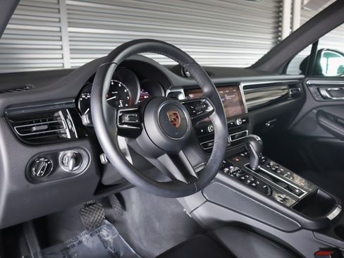 Certified 2026 Porsche Macan AWD/4WD image 4