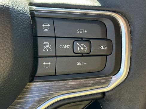 Used 2024 Jeep Wagoneer L Series II w/ Flexible Seating Group RWD image 27