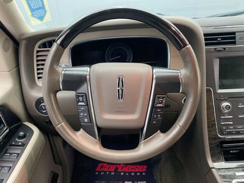 Used 2017 Lincoln Navigator Select AWD/4WD image 16