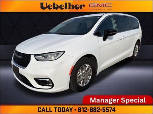 Used 2024 Chrysler Pacifica Touring-L image 17