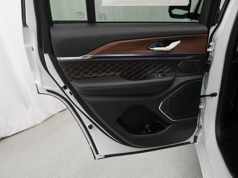 New 2025 Jeep Grand Cherokee Summit w/ Obsidian Package image 30