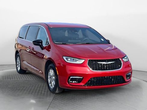 New 2026 Chrysler Pacifica Select image 1