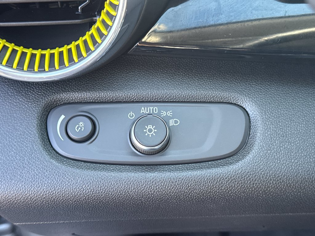 Certified 2024 Chevrolet Trax ACTIV w/ Sunroof Package FWD image 16