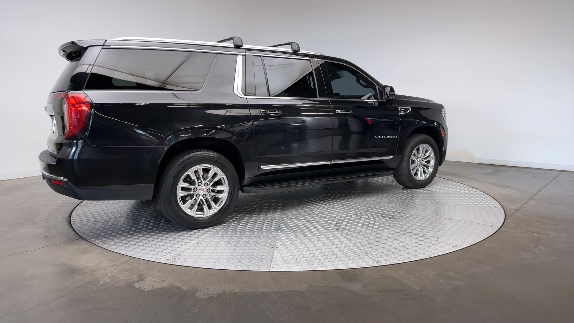 Used 2021 GMC Yukon XL SLT w/ SLT Luxury Plus Package AWD/4WD image 8