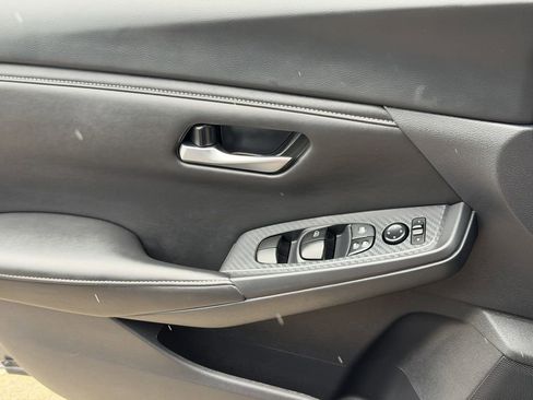 Used 2025 Nissan Sentra SV FWD image 25