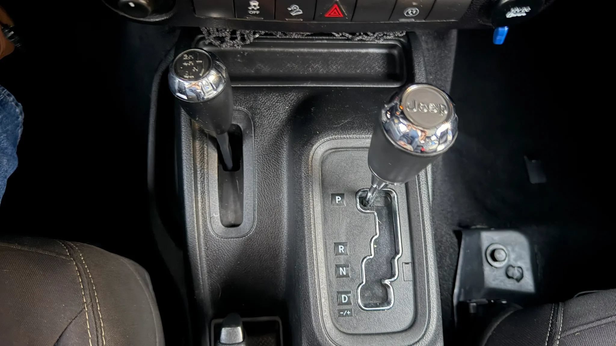 Used 2013 Jeep Wrangler Unlimited Sahara w/ Connectivity Group AWD/4WD image 22