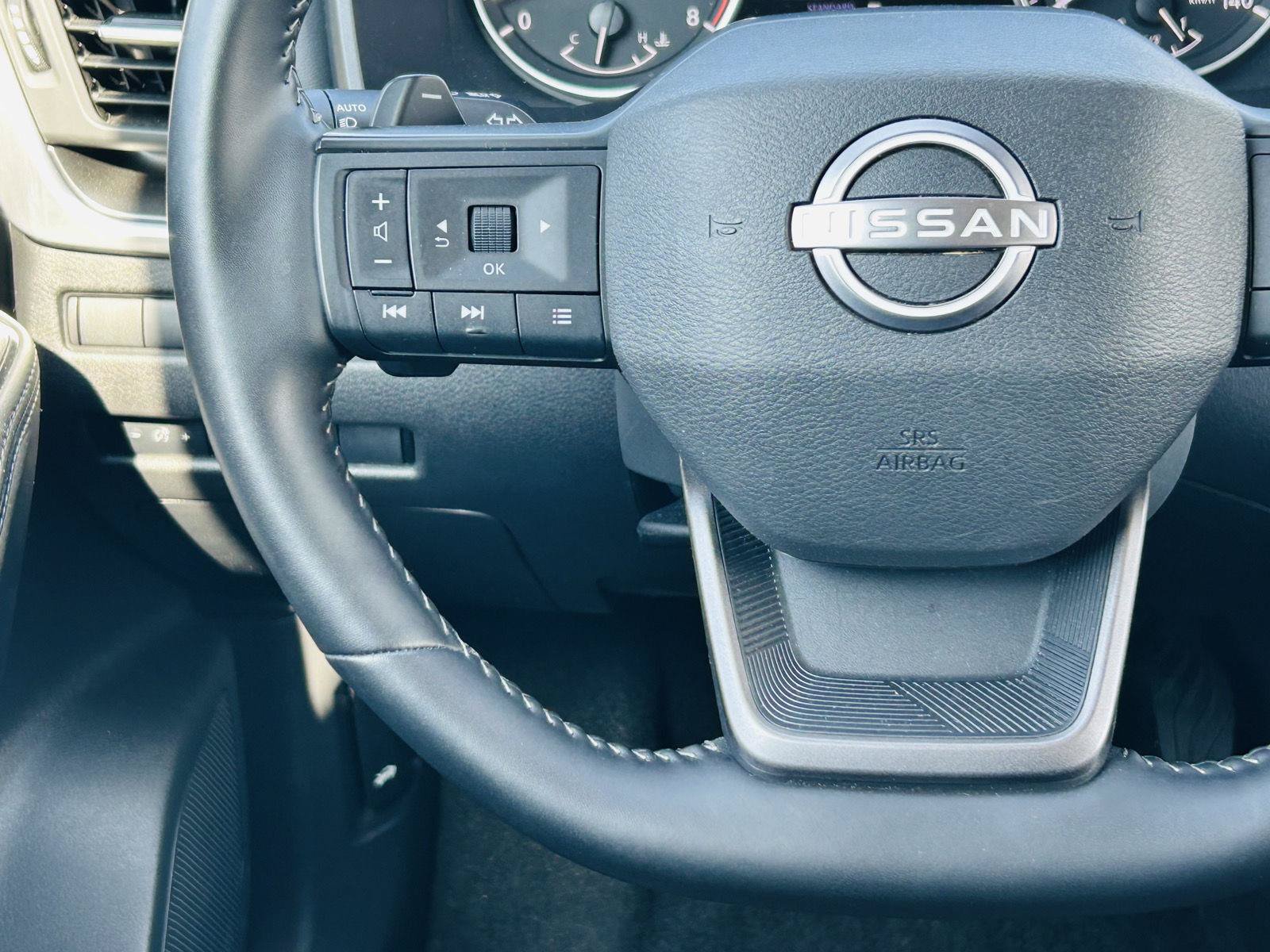 Used 2025 Nissan Rogue SV FWD image 15