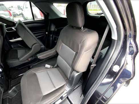 Used 2022 Ford Explorer XLT image 19