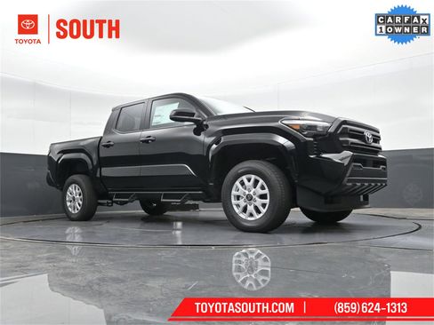 Used 2025 Toyota Tacoma SR w/ SR Upgrade Package image 40