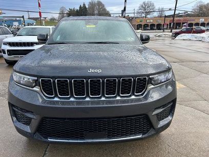 New 2025 Jeep Grand Cherokee Laredo w/ Luxury Tech Group I