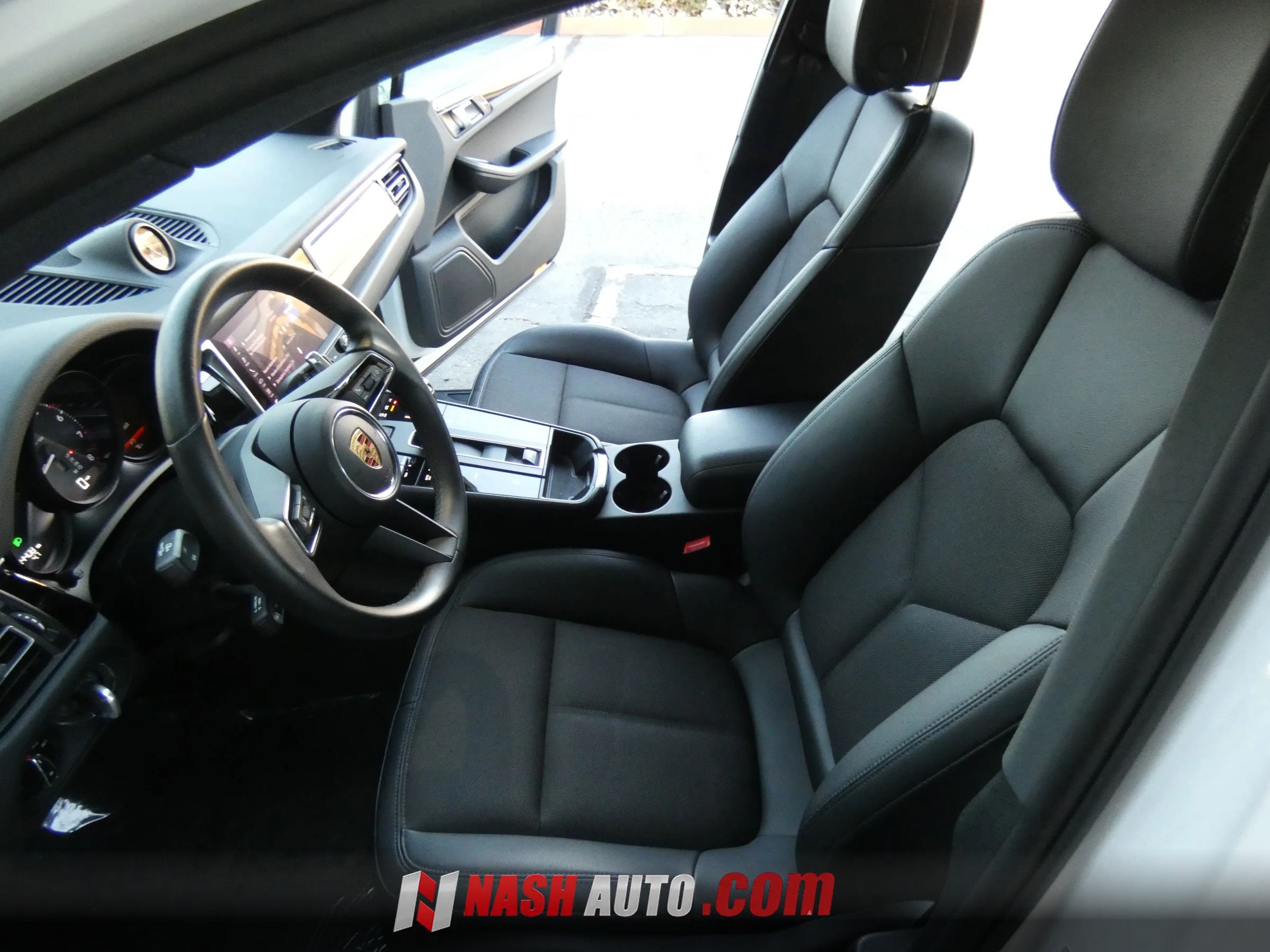 Used 2024 Porsche Macan AWD/4WD image 50