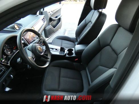 Used 2024 Porsche Macan AWD/4WD image 50