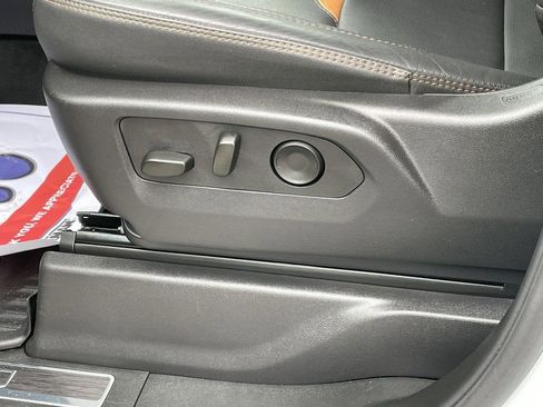 Used 2025 GMC Sierra 2500 AT4 image 28