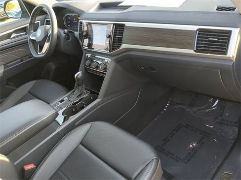 Used 2022 Volkswagen Atlas SE image 12