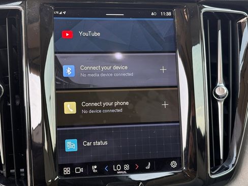 Certified 2023 Volvo XC60 B5 Ultimate w/ Climate Package image 21