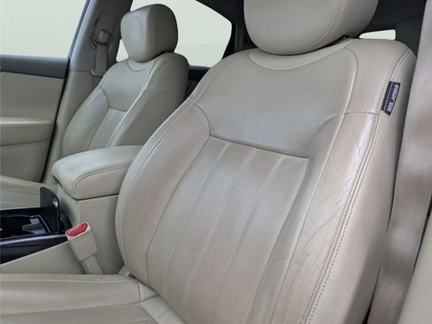 Used 2016 INFINITI QX70 2WD w/ Premium Package image 11